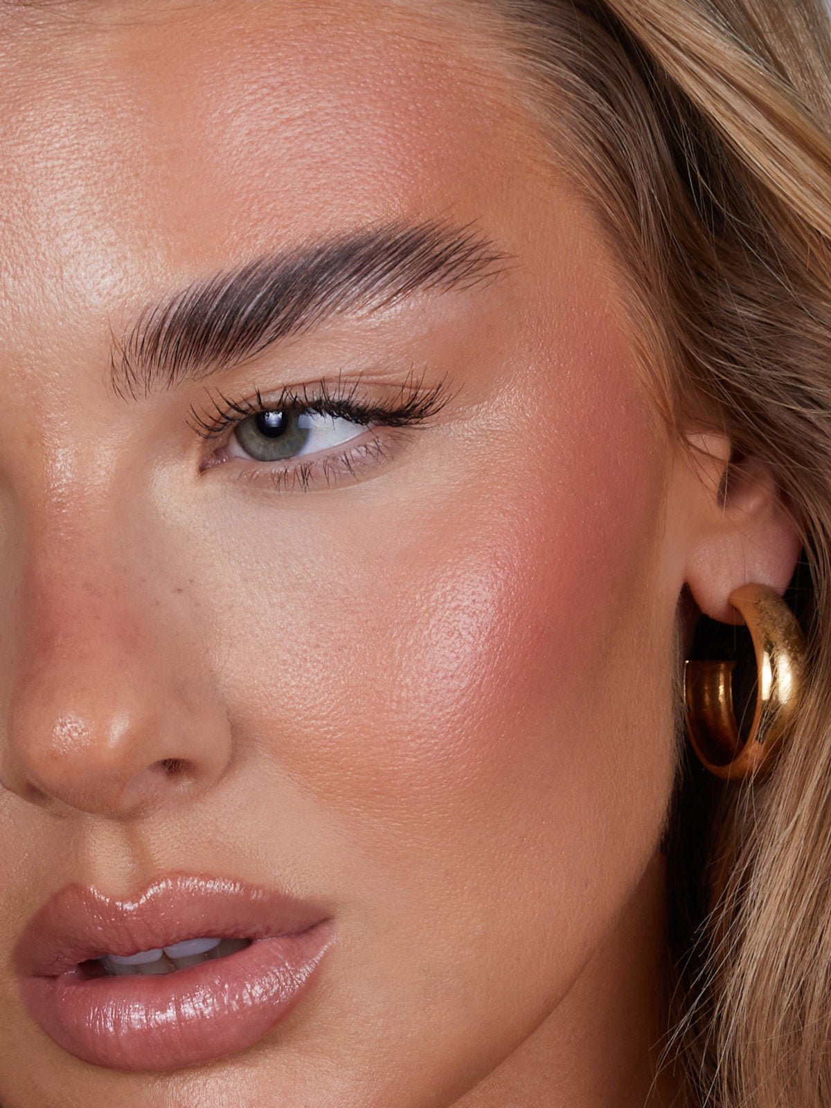 REFY CREAM BLUSH IN SHADE MALAYA ON JESS HUNT