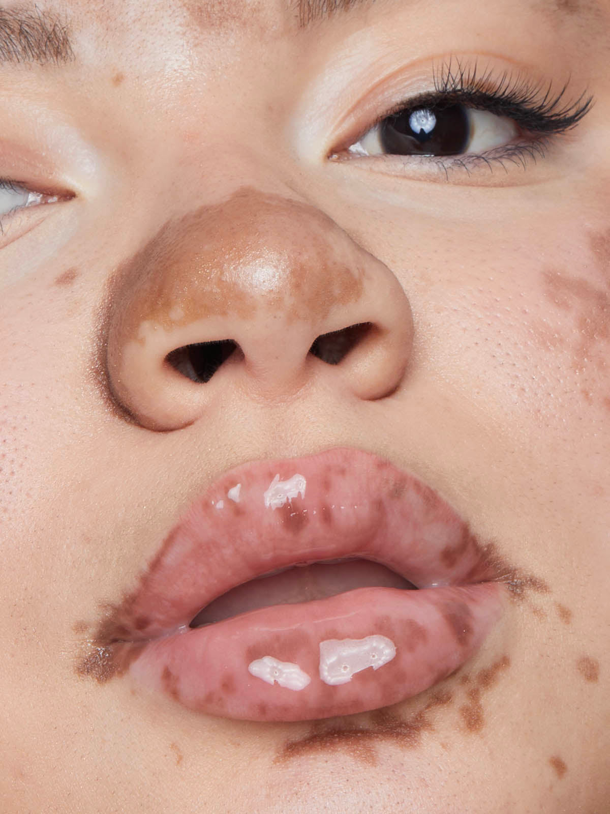REFY CLEAR LIP GLOSS ON MODEL