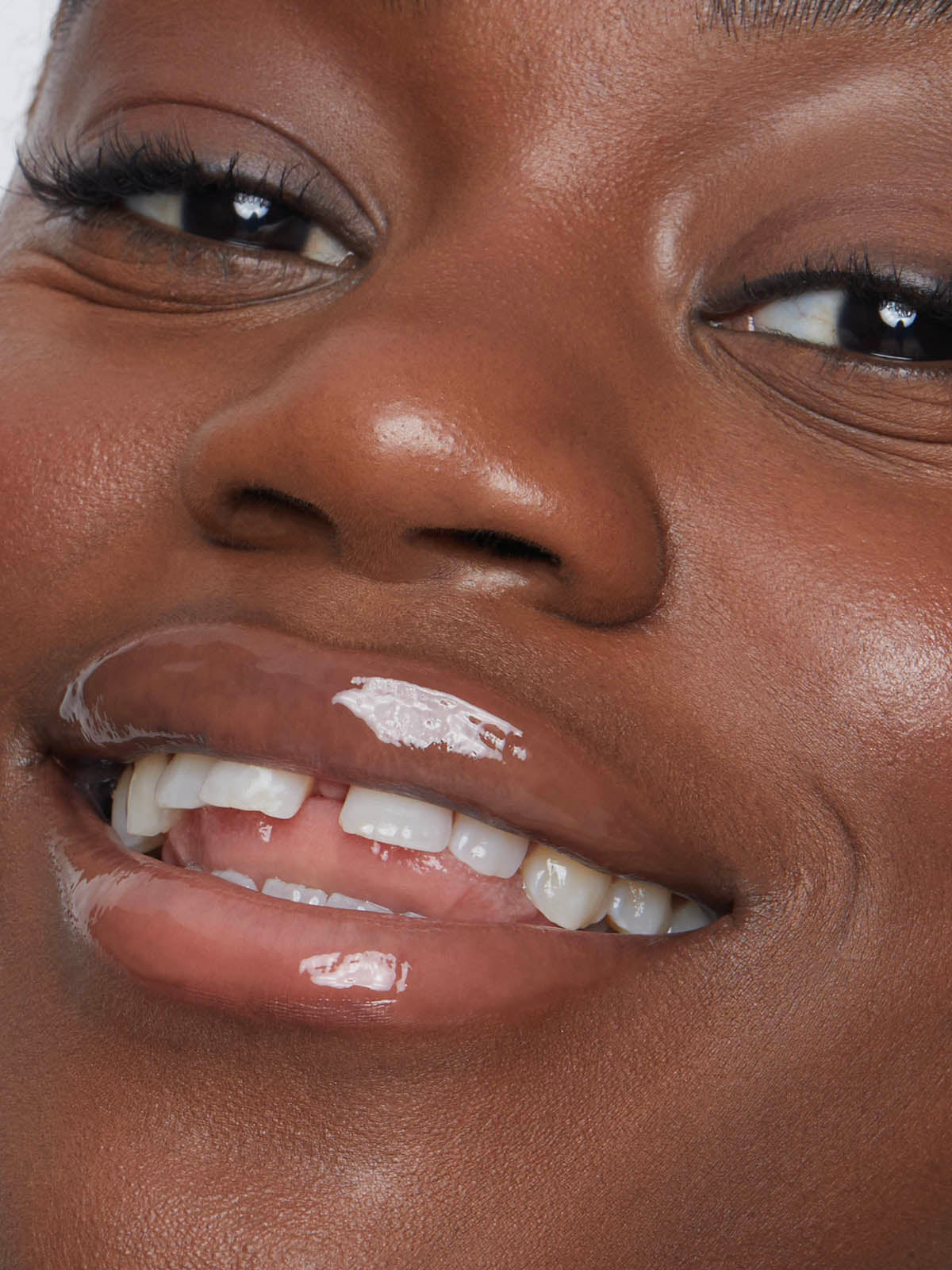 REFY LIP GLOSS ON MODEL