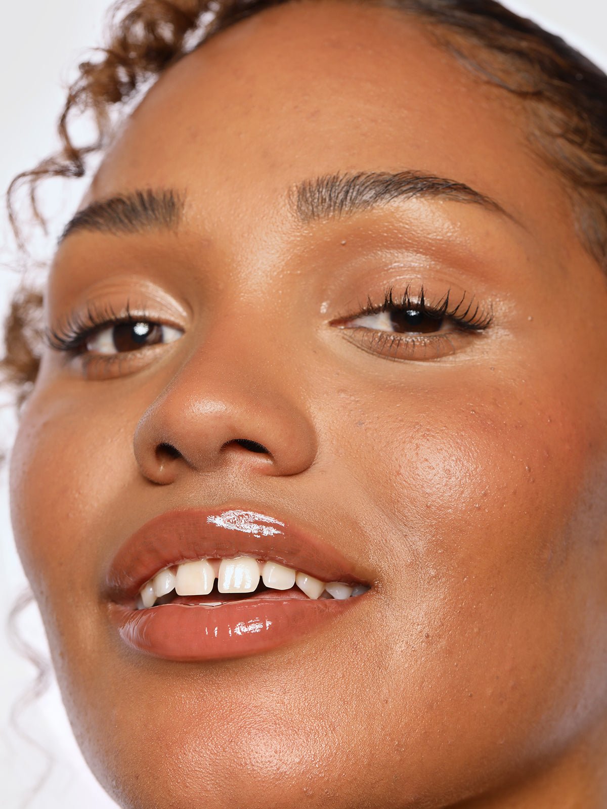 REFY TINTED LIP GLOSS IN SHADE FAWN