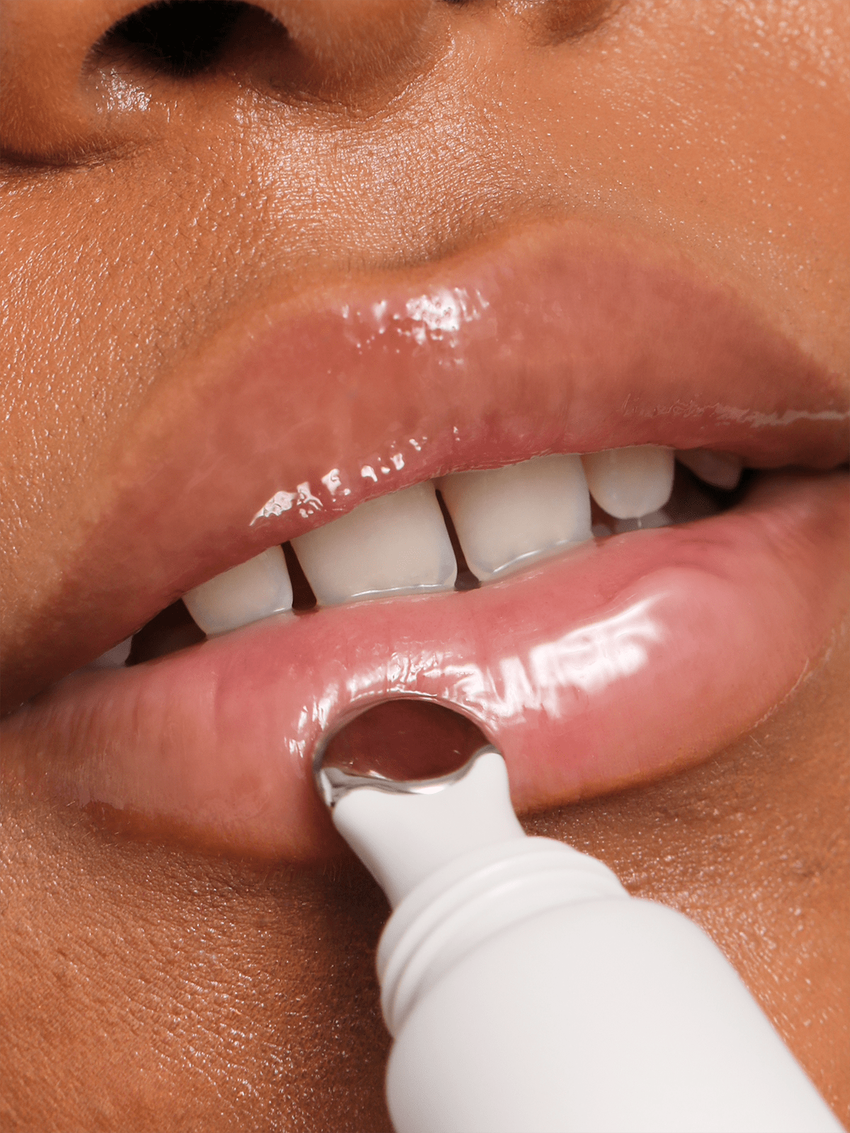 REFY LIP GLOSS IN CLEAR ON MODEL. CLOSE UP LIP
