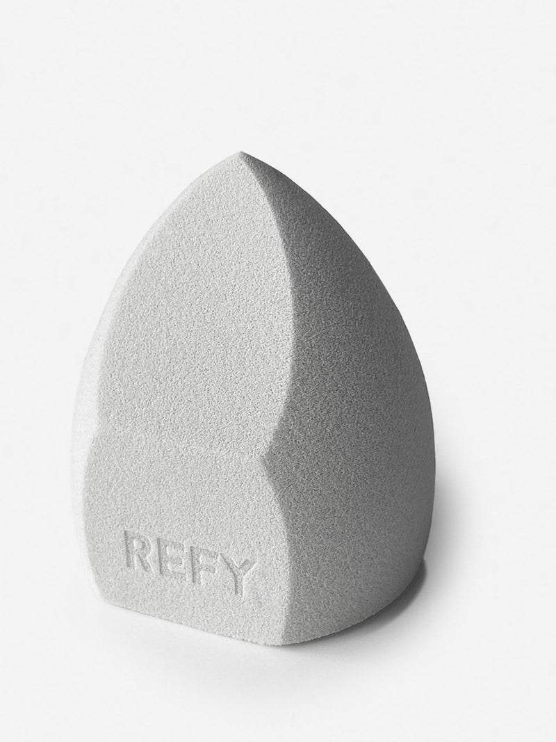 CLOSE UP IMAGE OF THE REFY BEUTY SPONGE